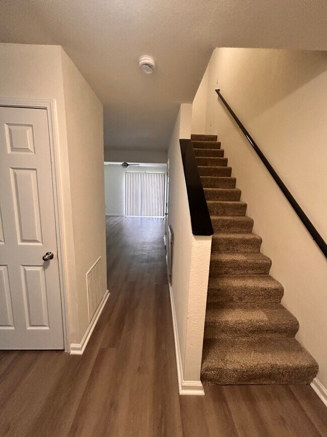 Building Photo - 1141 Fords Pointe Cir