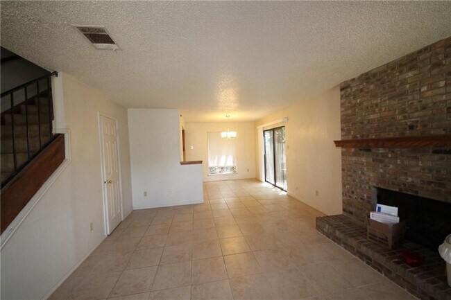 Building Photo - 6601 Hart Ln