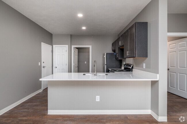2BR, 2BA - 1,100SF - Dining Area - Brolex Living at Plank Road