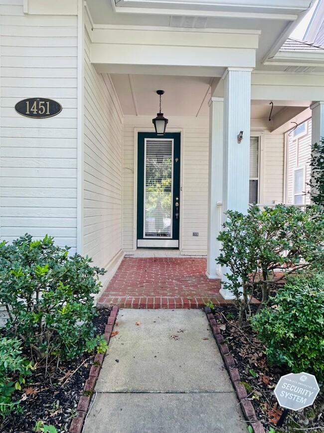 Photo - 1/2 OFF FIRST FULL MONTH'S RENT! Gorgeous ... House