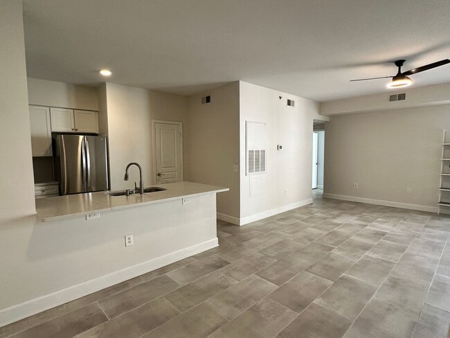 Building Photo - Two Bedroom Condo located in Dilworth