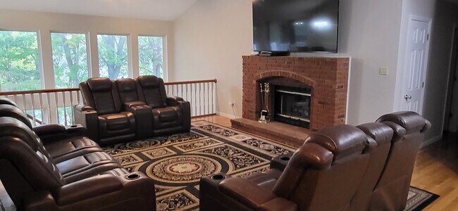 Foto del edificio - 1656 Ivy Chase Ln