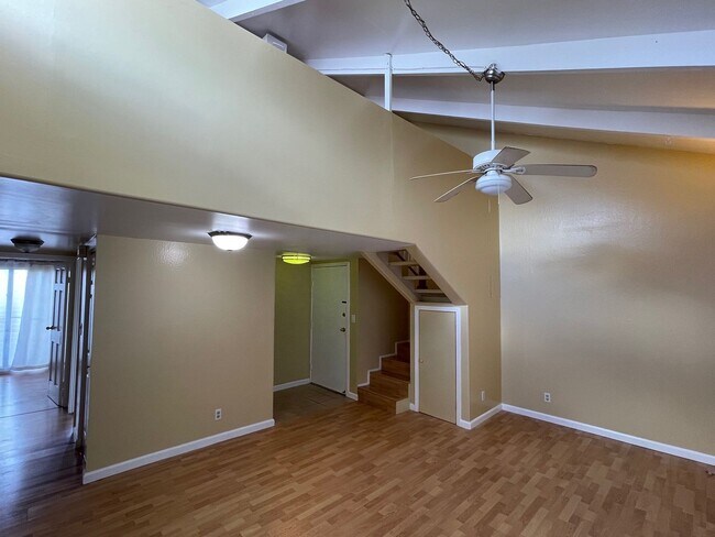 Building Photo - Partly Furnished 2-bedroom + bonus room lo...