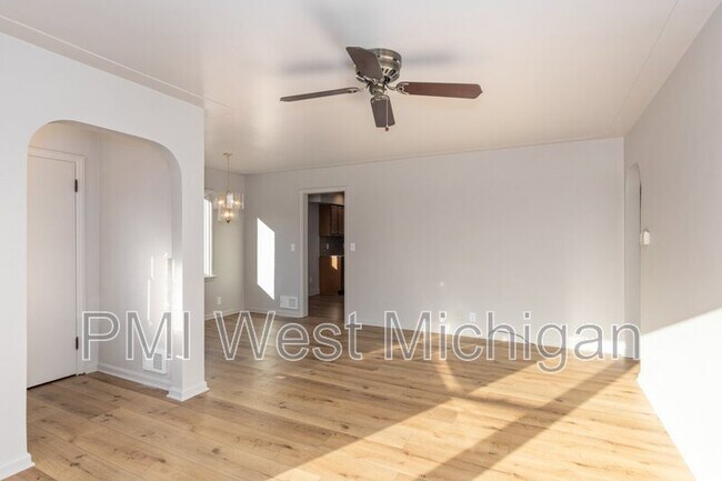 Foto del edificio - 1543 Powers Ave NW