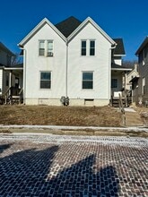 Building Photo - 906 Charlotte St