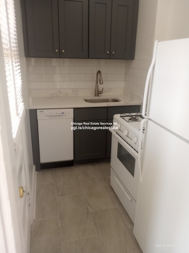 Building Photo - 1317 W Estes Ave