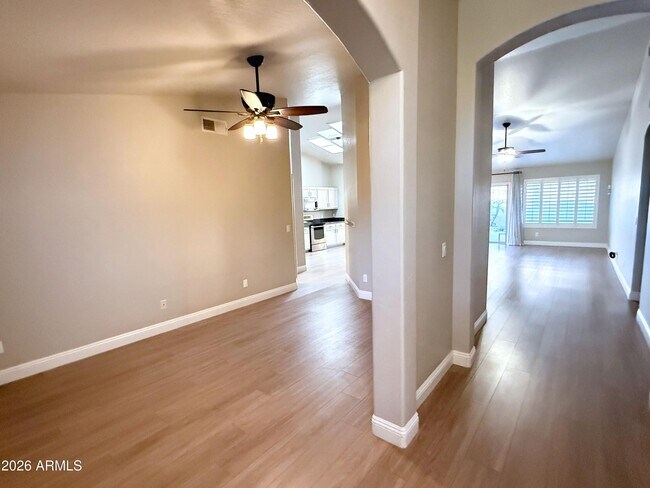 Foto del edificio - 3640 E Mountain Sky Ave