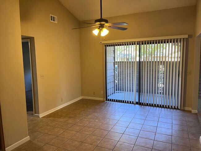 Foto del edificio - 5549-5551 Aspenwood Ct