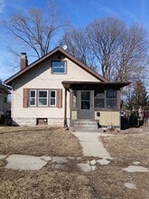 Building Photo - 2011 School St