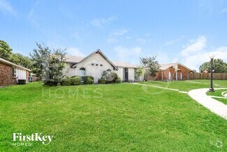 Building Photo - 8910 Miami Dr