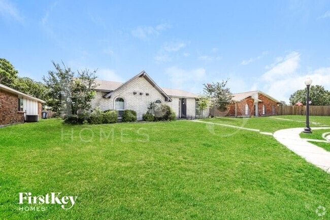 Building Photo - 8910 Miami Dr