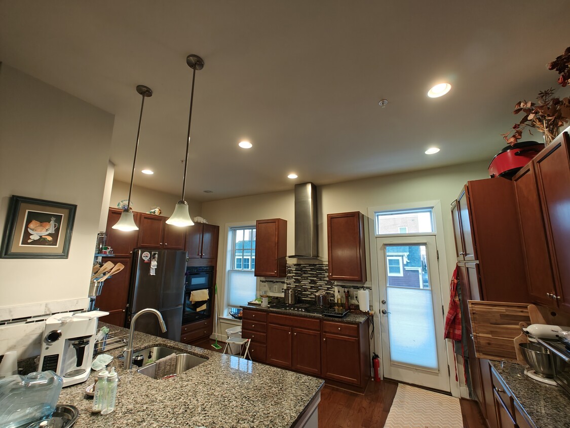 Kitchen - 716 Diamond Ave