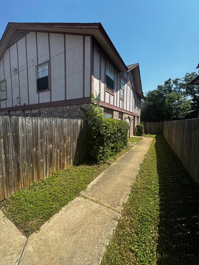 Photo - 5213 Meadow Field (San Antonio, TX)