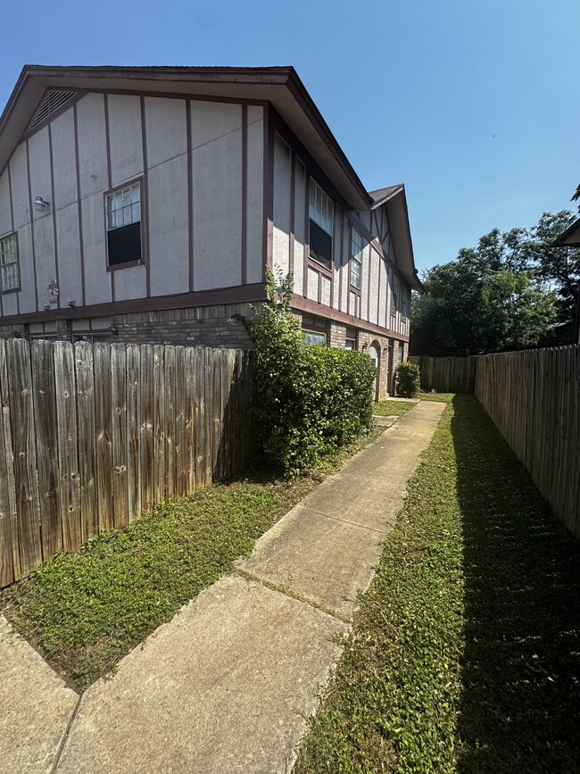 Building Photo - 5213 Meadow Field