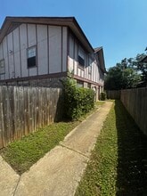 Building Photo - 5213 Meadow Field