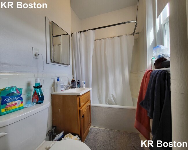 Building Photo - 10 Redford St