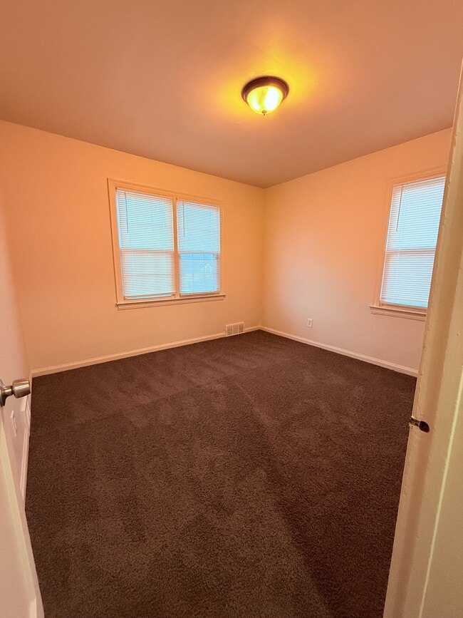 Building Photo - 9345 Rutherford St