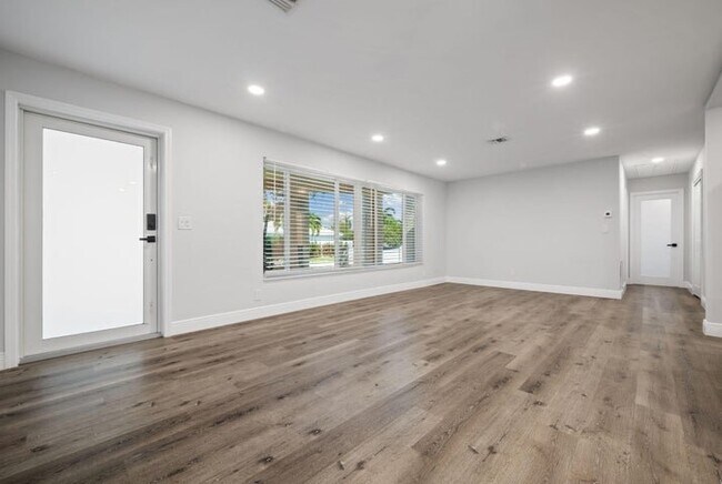 Foto del edificio - 2298 NE 4th Ave
