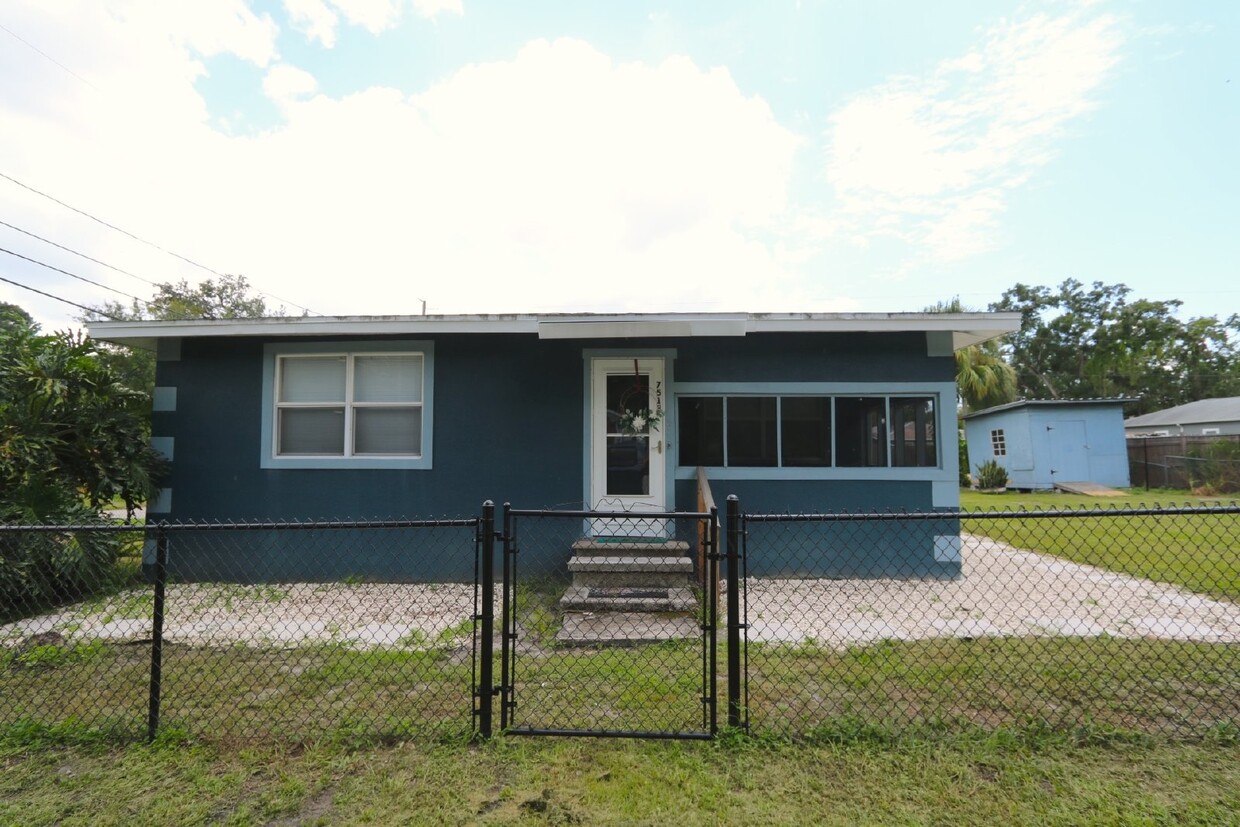 Foto principal - Like new 3bed/2bath home Tampa