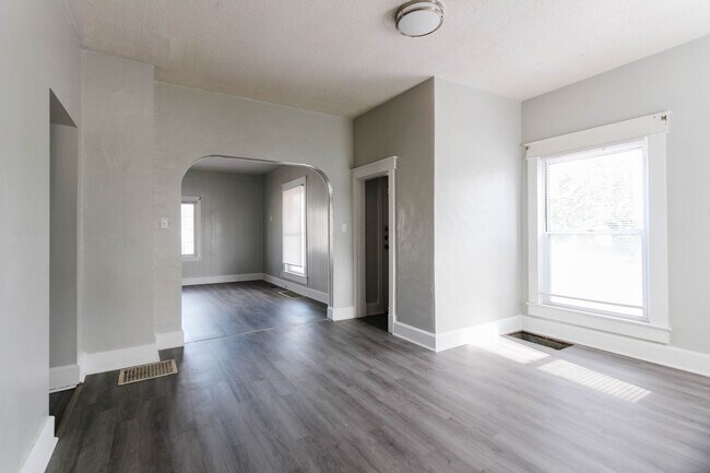 Building Photo - Spacious 4-Bedroom Home Near Ball State!