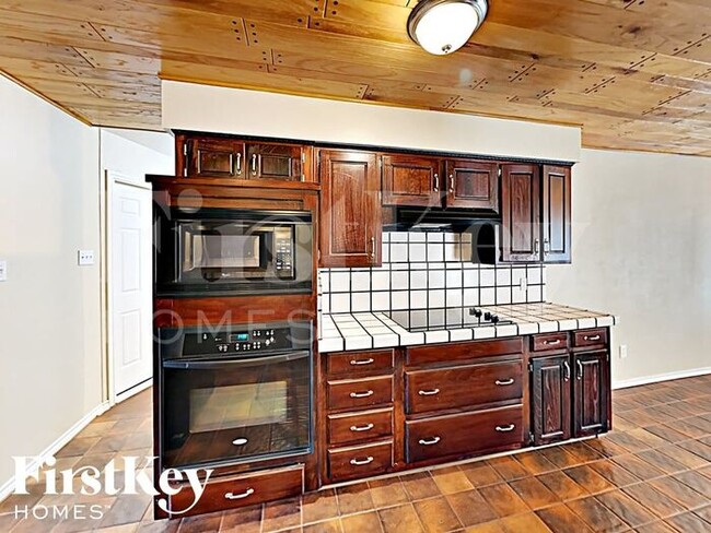 Foto del edificio - 7701 Skylake Dr