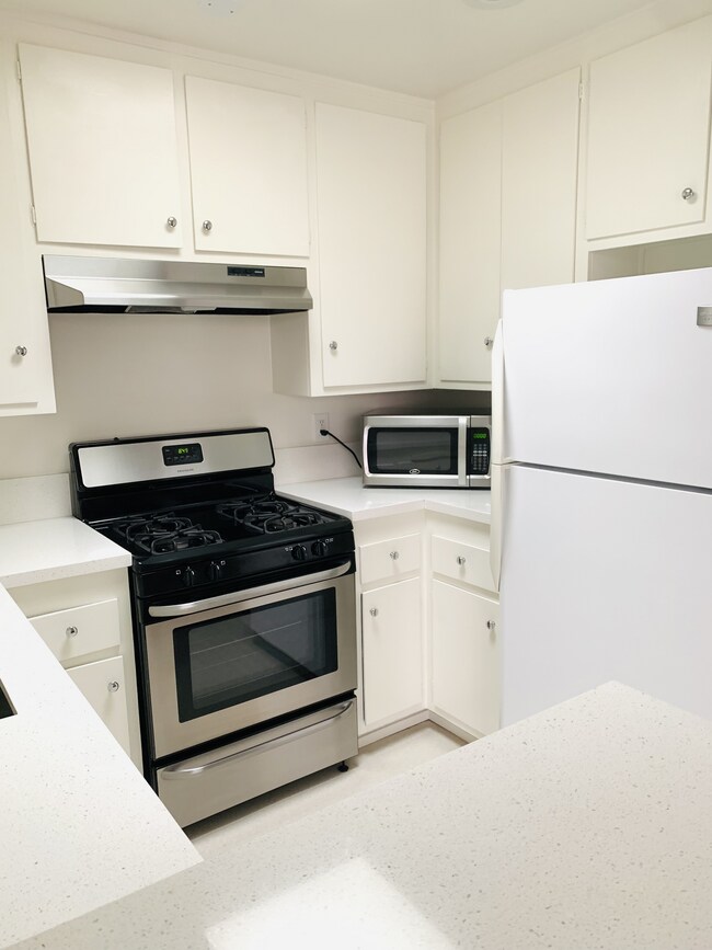 Kitchen 2 - 1337 N Gardner St