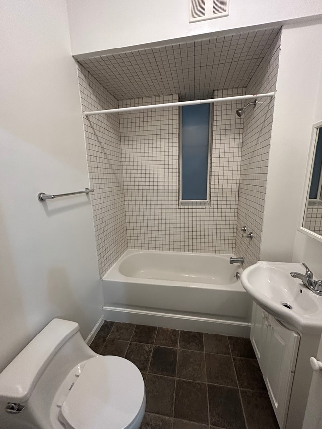 Building Photo - 2442 W. Iowa-1R