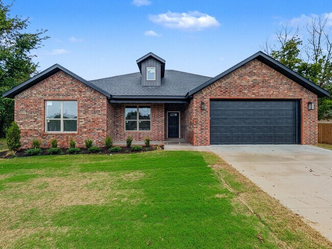 Building Photo - 10 Olmsted Cir