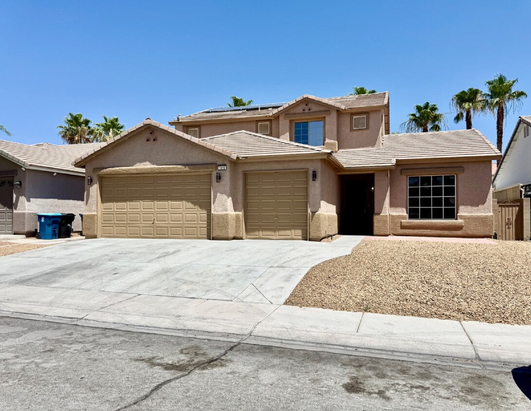 Primary Photo - Spacious 4BD/3BA NLV Home with Downstairs ...