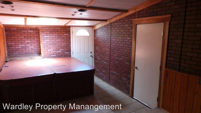 Building Photo - 4041 Gold Coast Dr