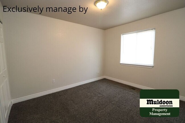 Building Photo - 415 E Stardust Dr