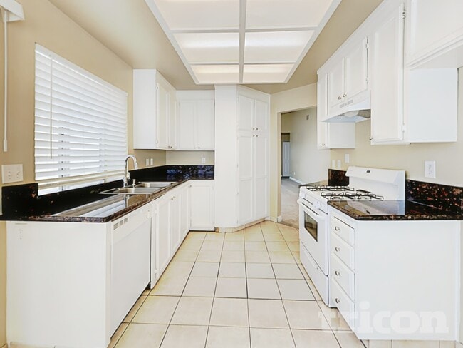 Building Photo - 600 Basalt Dr