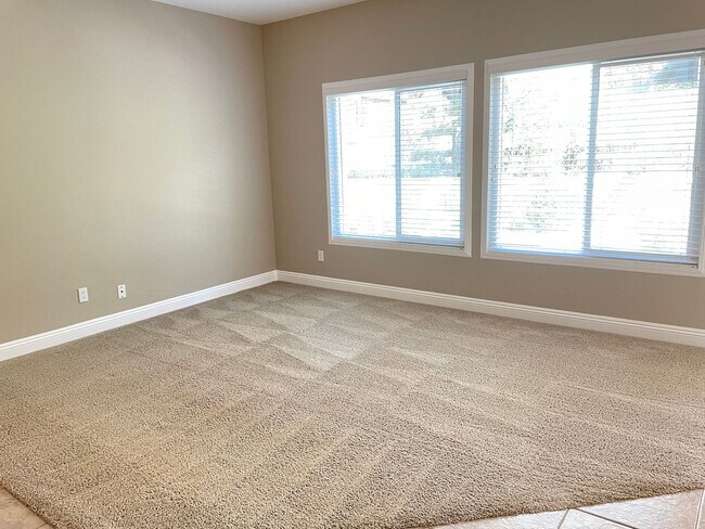 Building Photo - Picture Perfect Summerhill Home!