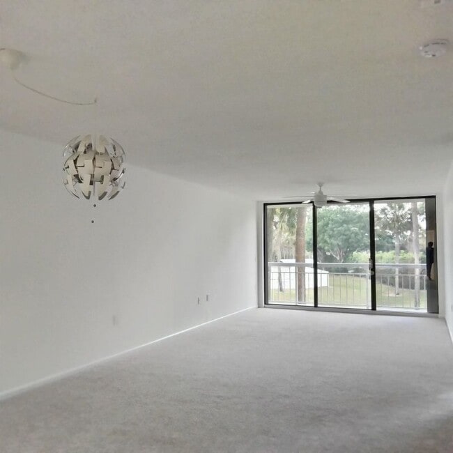 Foto del edificio - 2791 Village Blvd