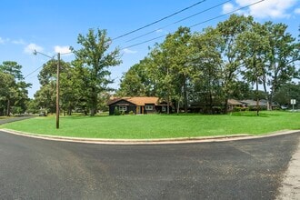 Building Photo - 62 Greenbriar Dr