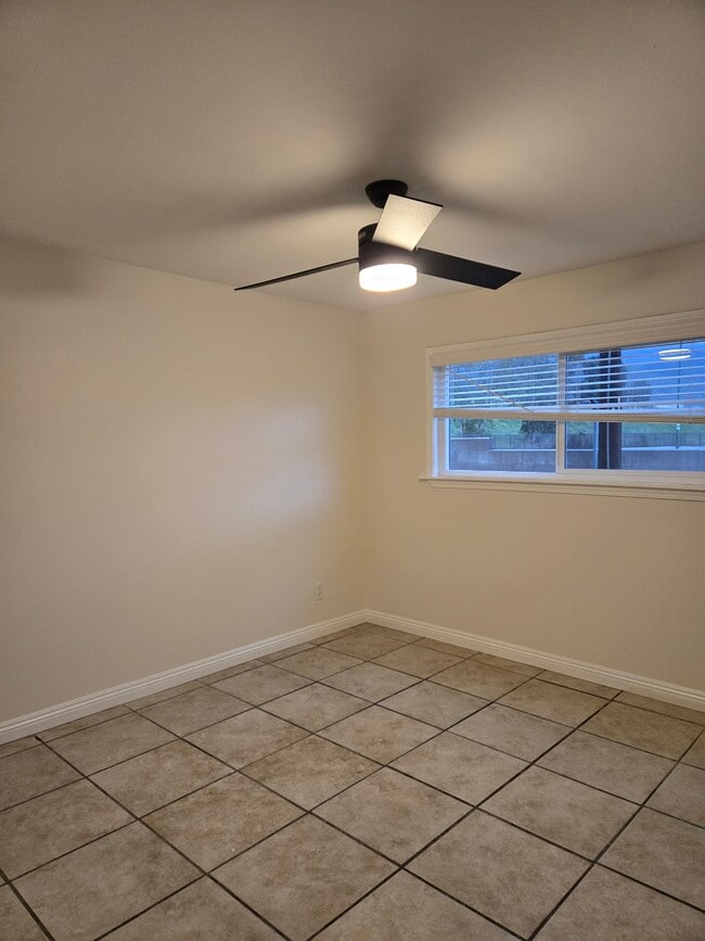 Building Photo - 2795 Conejo Dr