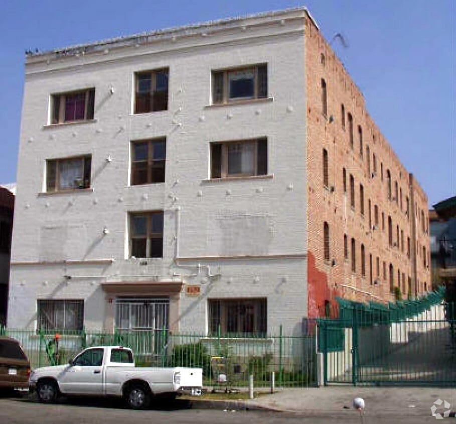 138 S Westmoreland Ave - New Remodeled Studios