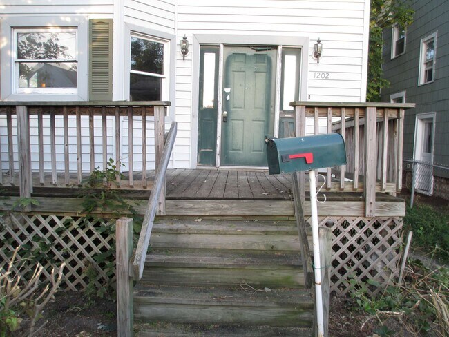 Building Photo - 1202 West Ave