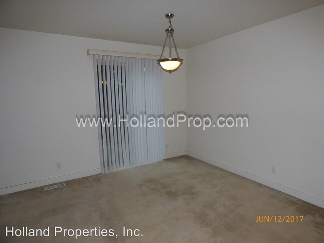 Building Photo - 4248 SW Highgate Ter