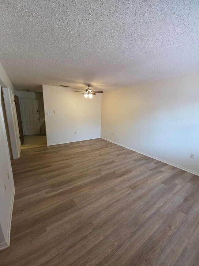 Foto del edificio - 301 N Joplin Ave