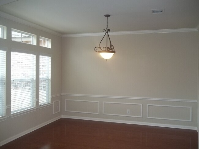 Foto del edificio - BEAUTIFUL HOME IN A GATED COMMUNITY!