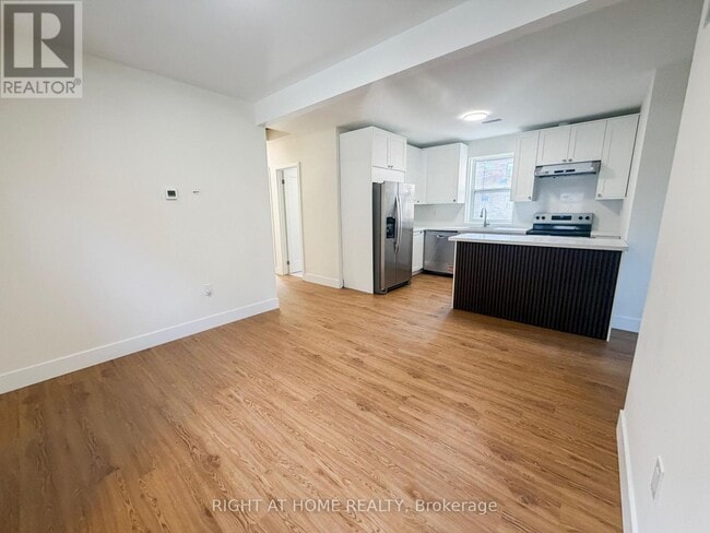 Building Photo - 300 S Kingsway
