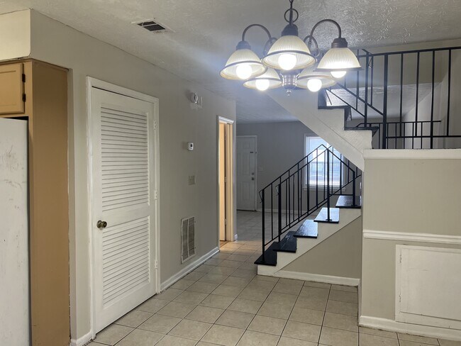 Building Photo - 2668 Evans Mill Dr
