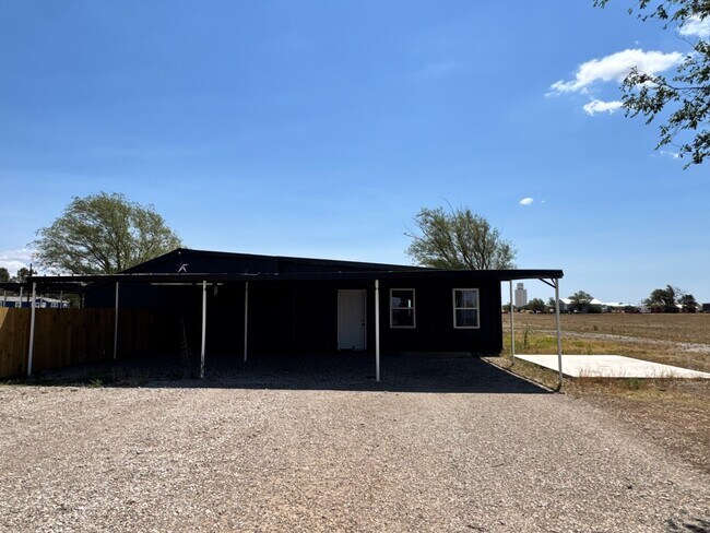 Foto del edificio - 7212 N County Rd 3300