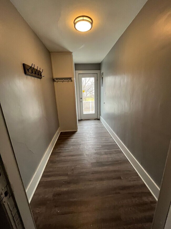 Building Photo - 2640 S 11