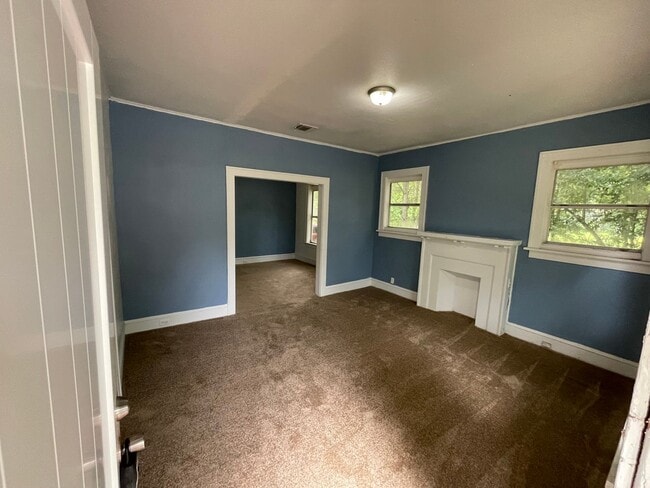 Building Photo - Remodeled 2 Bedroom, 1 Bathroom Home