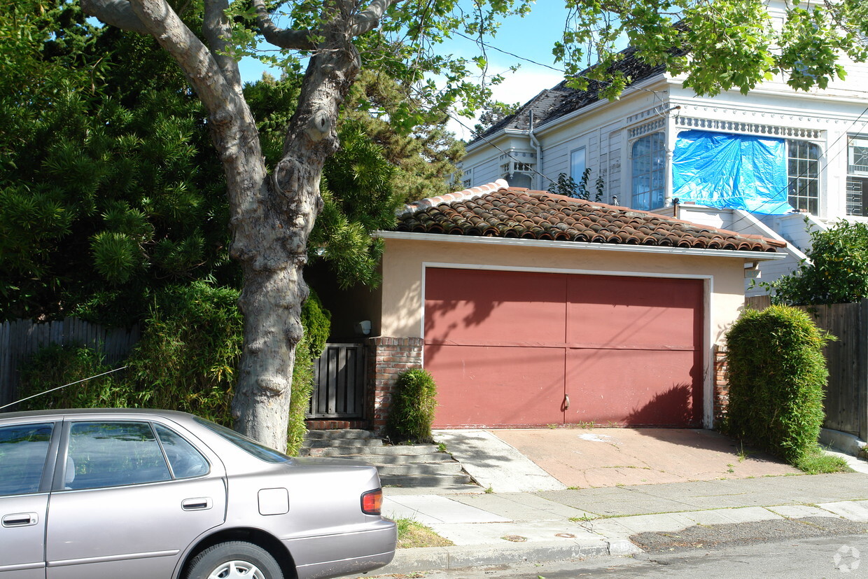 Primary Photo - 1833 Addison St