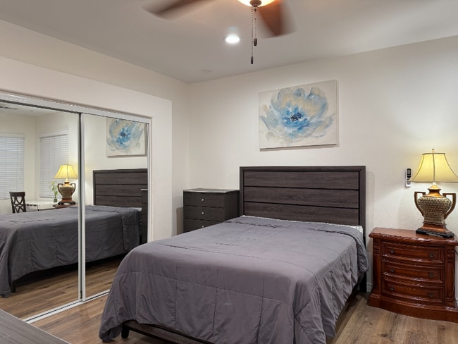 Photo - 7847 Hazelnut Dr House