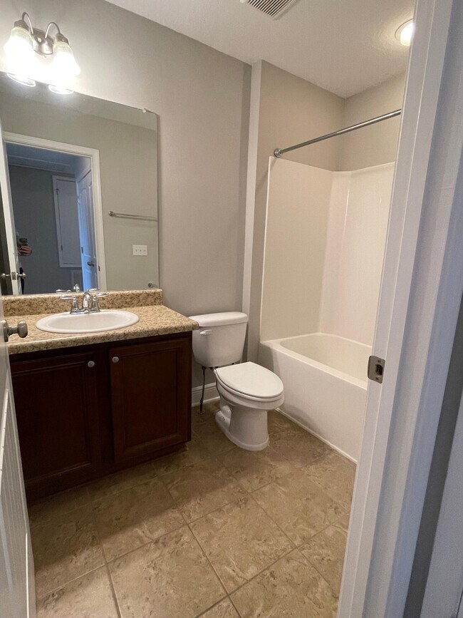 Building Photo - 122 Iron Horse Dr E