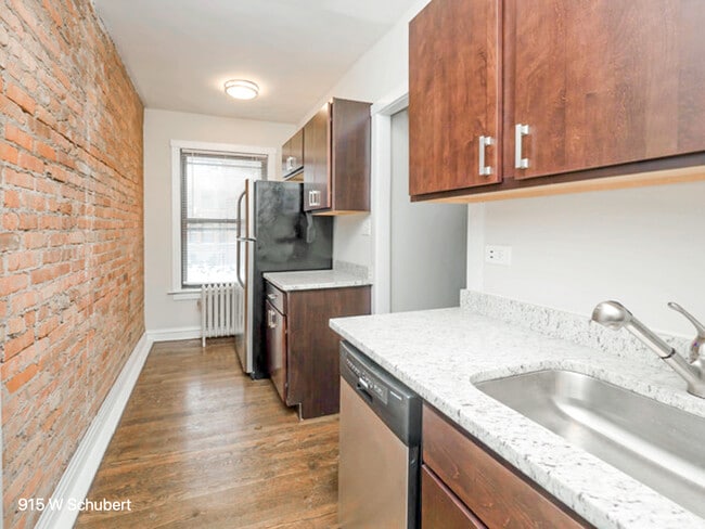Building Photo - 925 W Schubert Ave